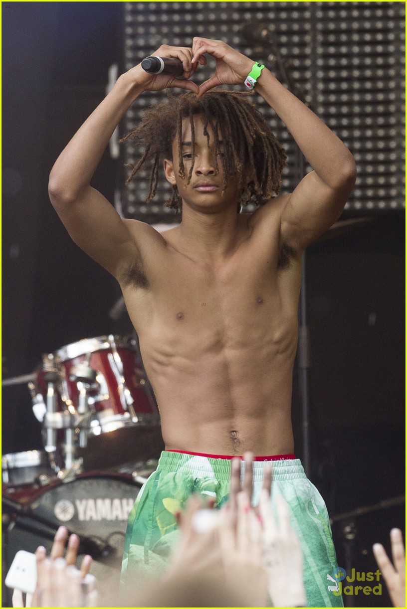 Jaden Smith Strips Off His Shirt On Stage Photo Photo