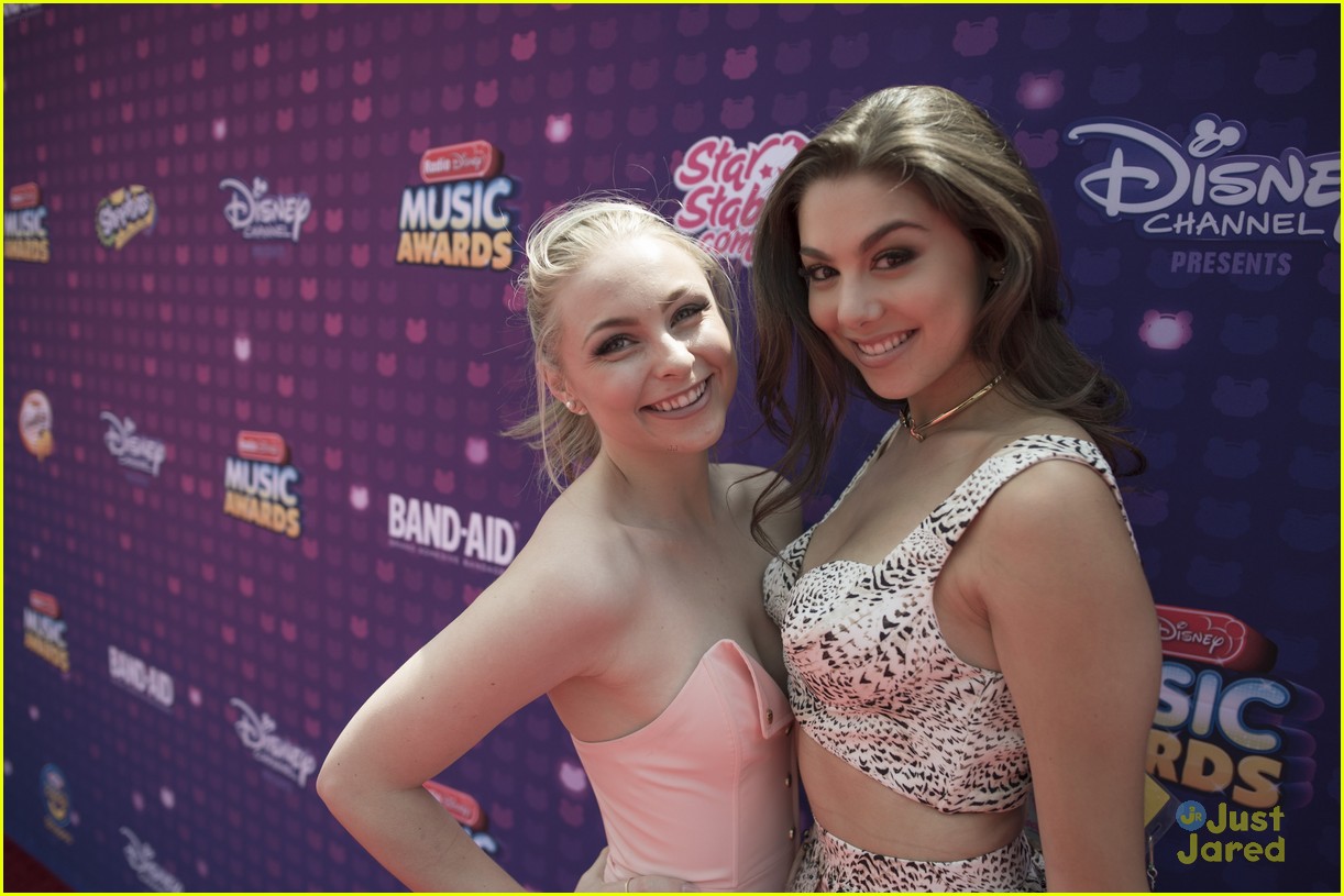 Kira Kosarin Isabela Moner Hit Radio Disney Music Awards 2016 Photo