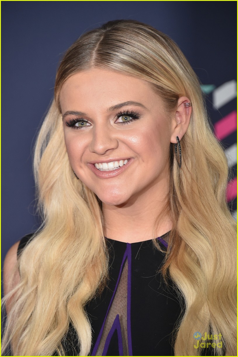 Kelsea Ballerini Lauren Alaina Stun At CMT Music Awards 2016 Photo