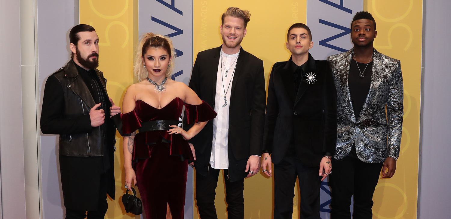 Video Pentatonix Perform Moving Cover Of Hallelujah During Their