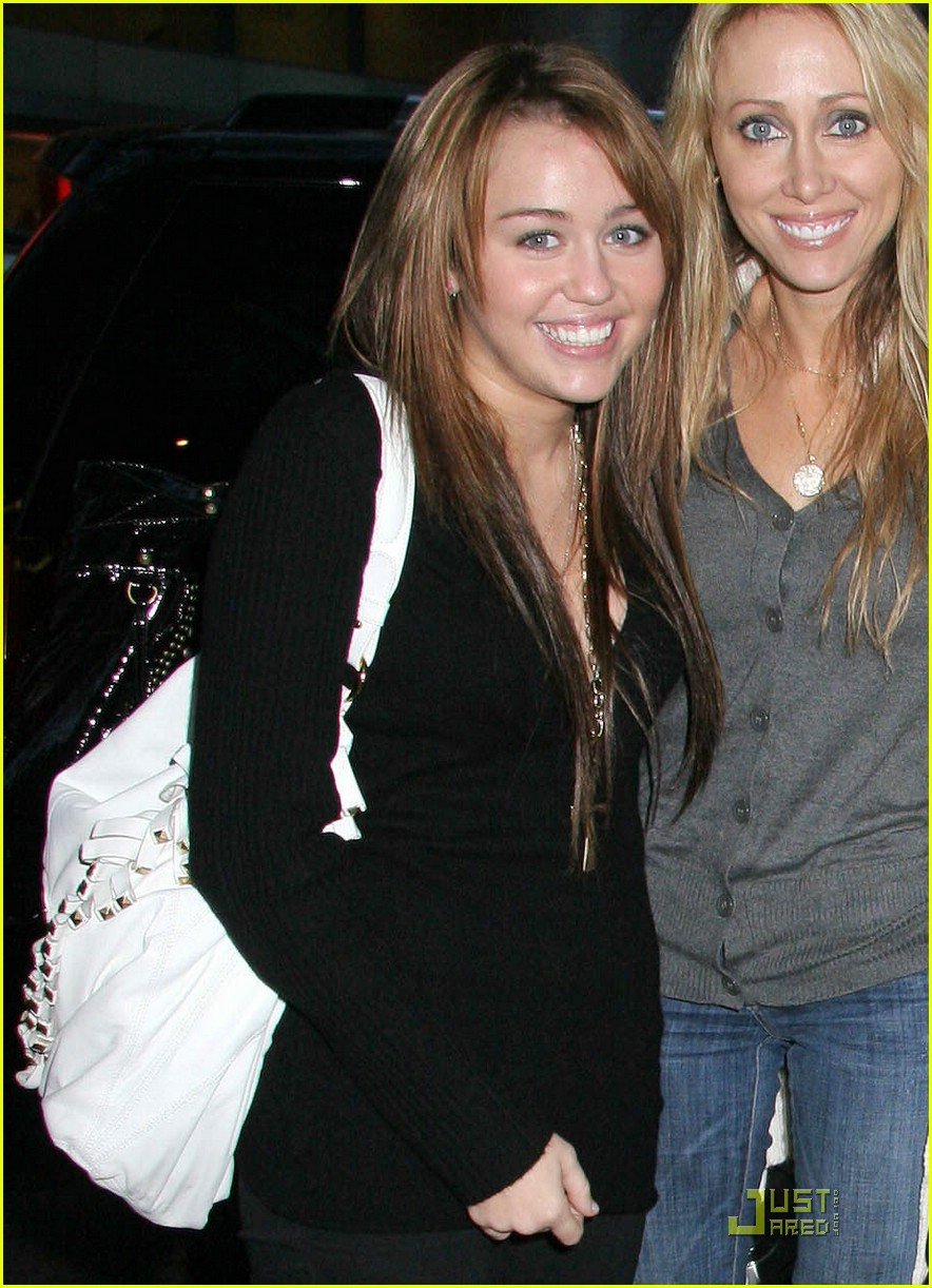 miley cyrus grease broadway show 24