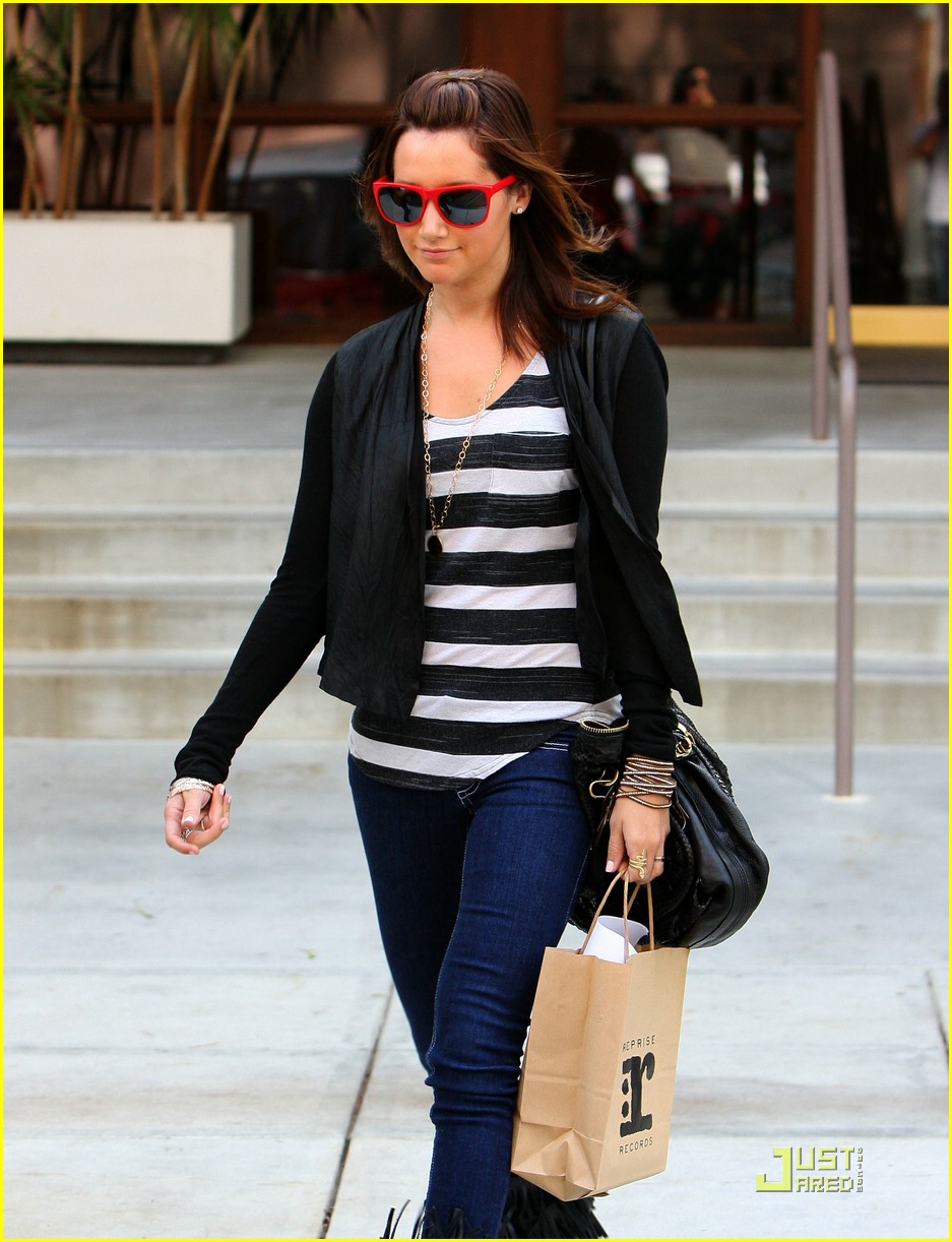 ashley tisdale red sunglasses 05