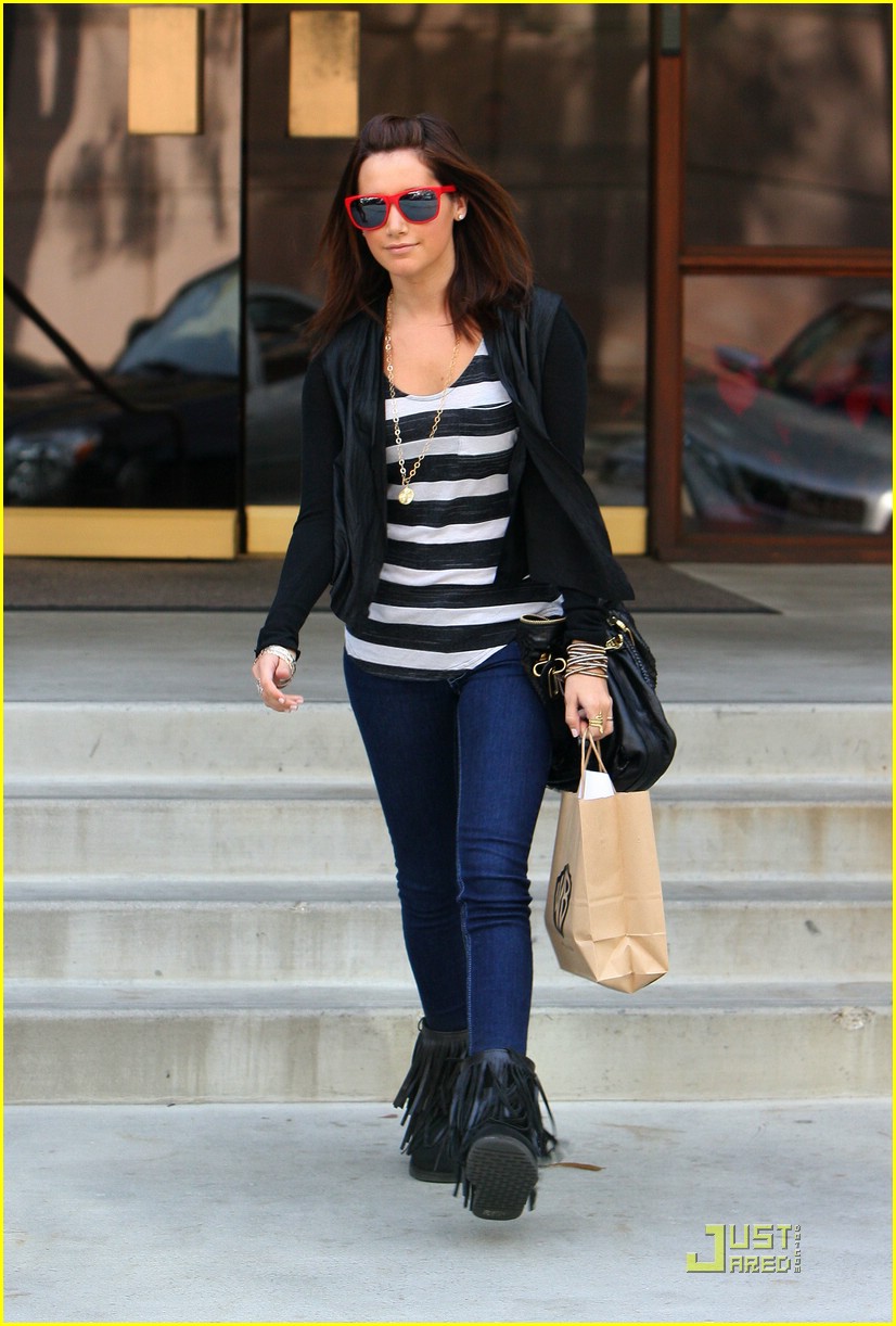ashley tisdale red sunglasses 08