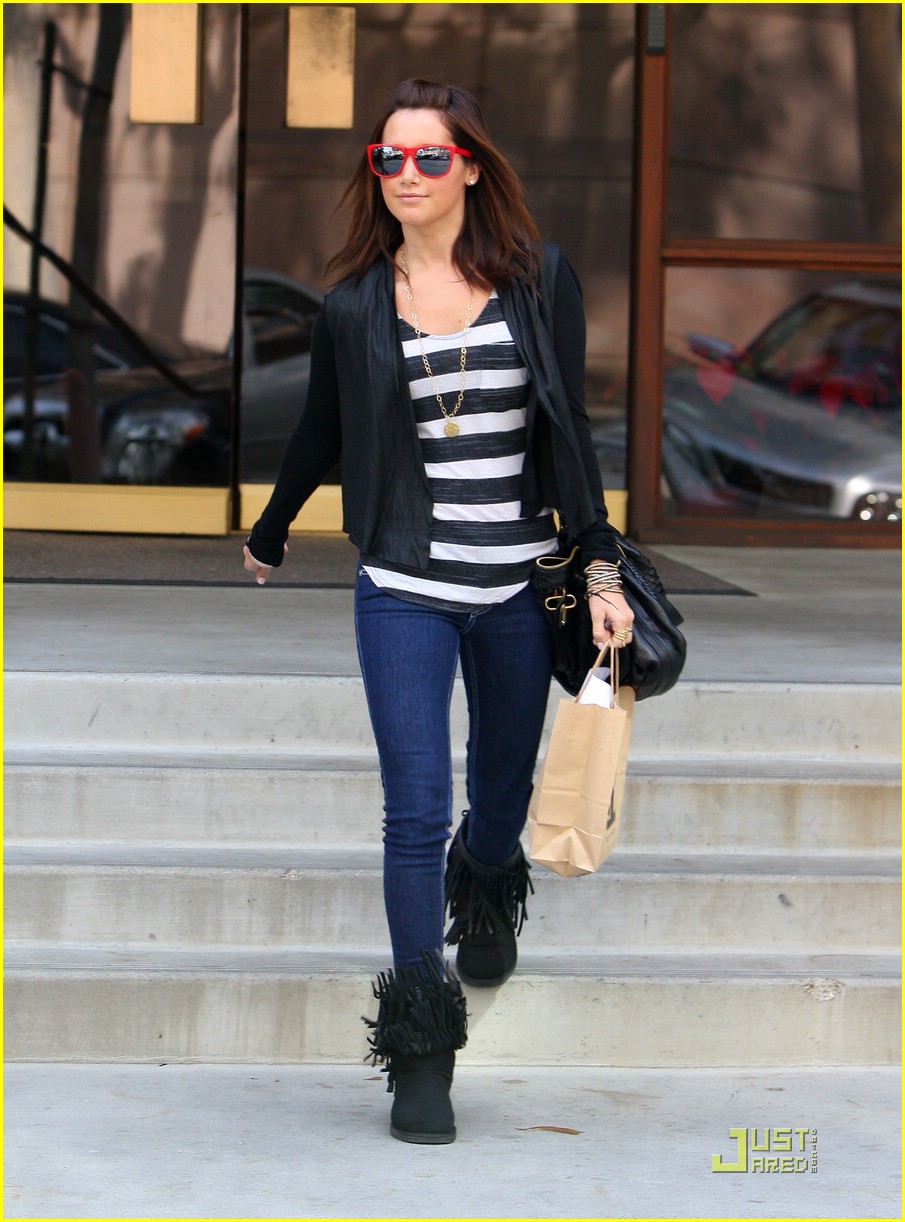 ashley tisdale red sunglasses 09