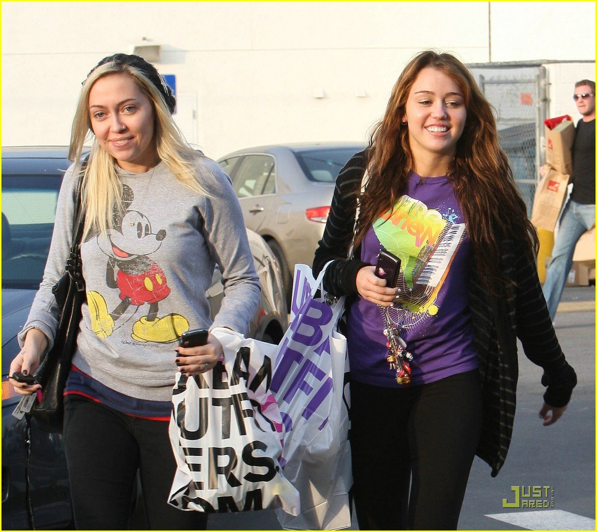 miley cyrus urban outfitter 05