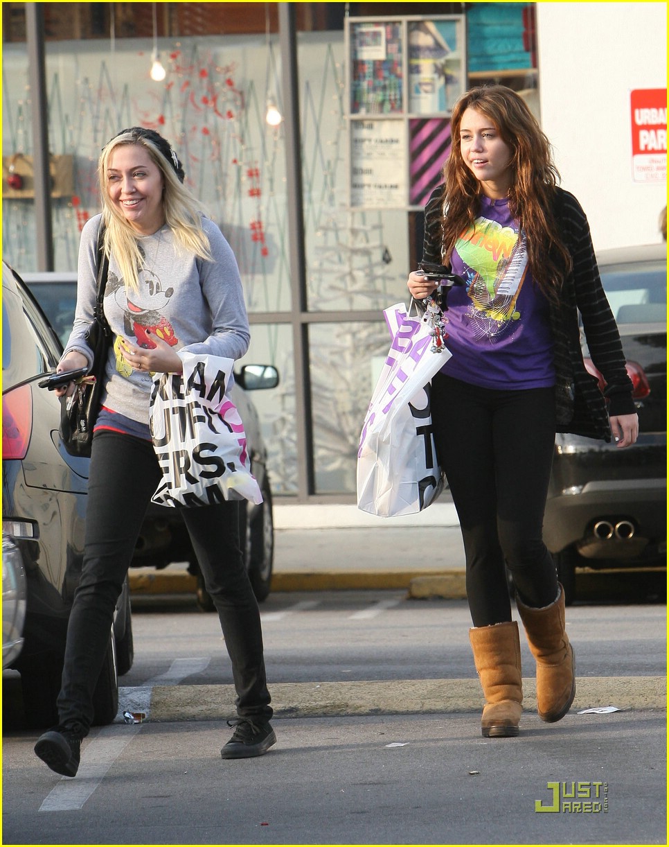 Miley Cyrus is an Urban Outfitter | Photo 26121 - Photo Gallery | Just ...