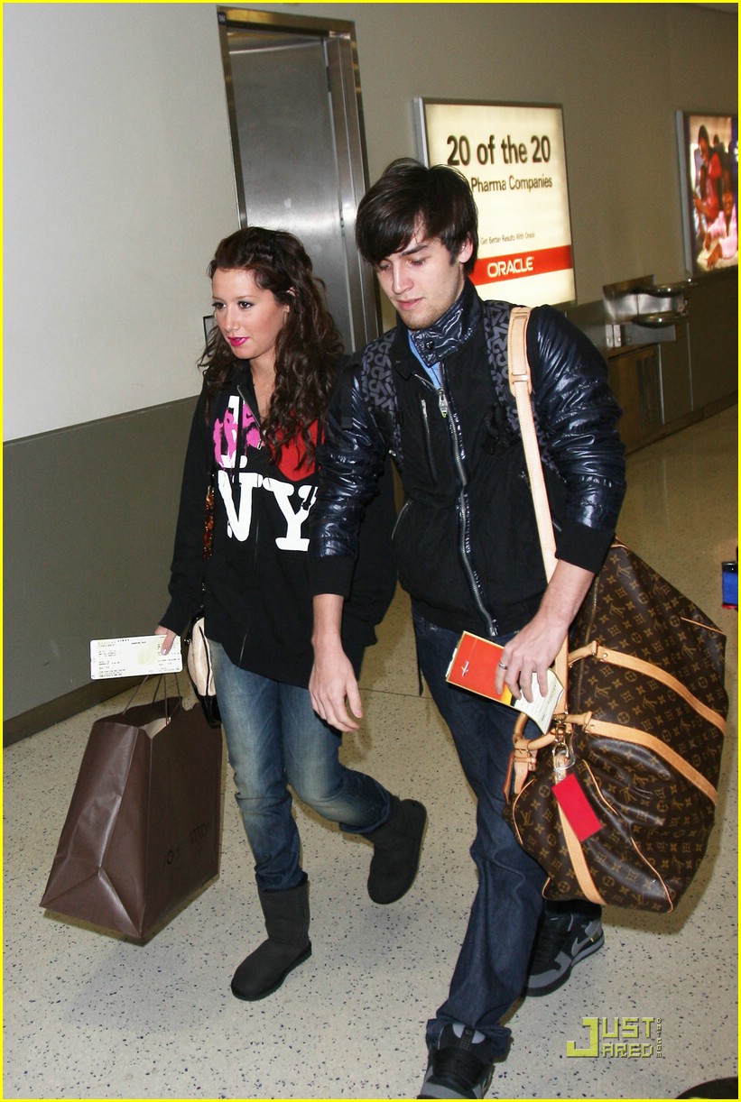 ashley tisdale jared murillo jfk airport 04