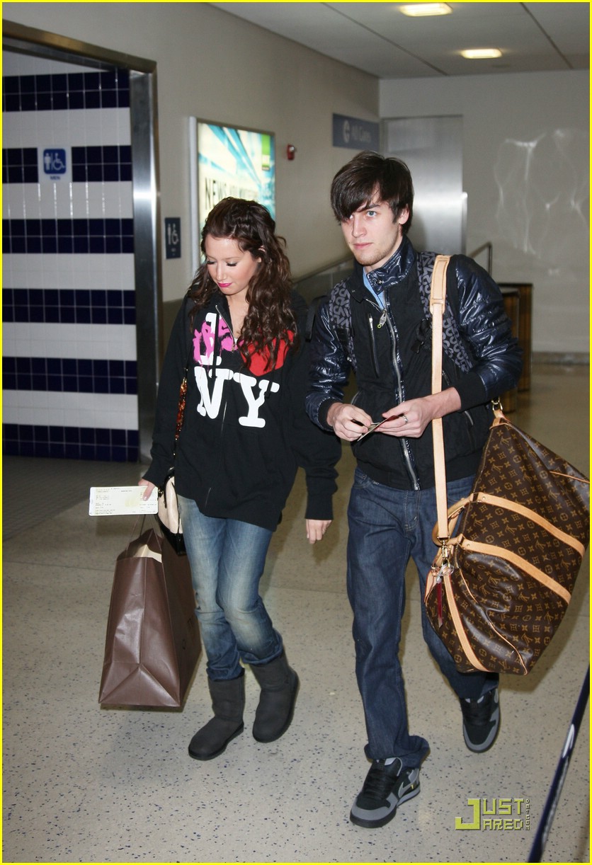 ashley tisdale jared murillo jfk airport 06