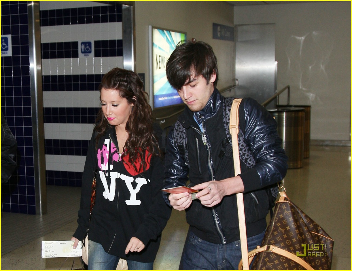 ashley tisdale jared murillo jfk airport 10