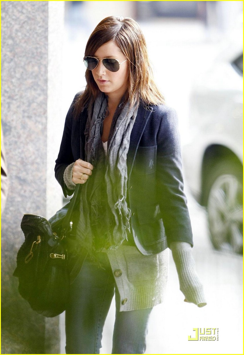 ashley tisdale lunch meeting 04