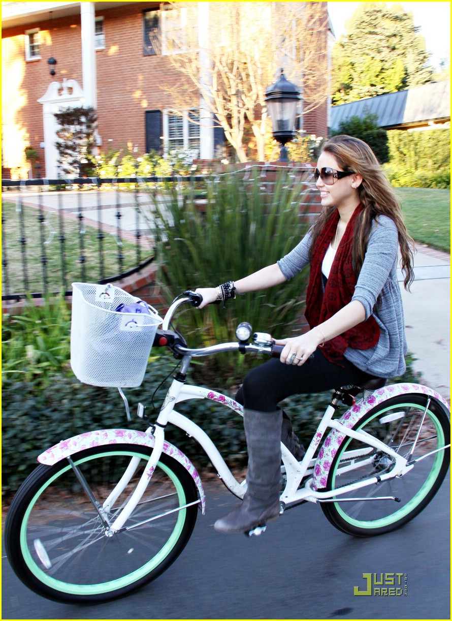 miley cyrus bike ride neighborhood 12