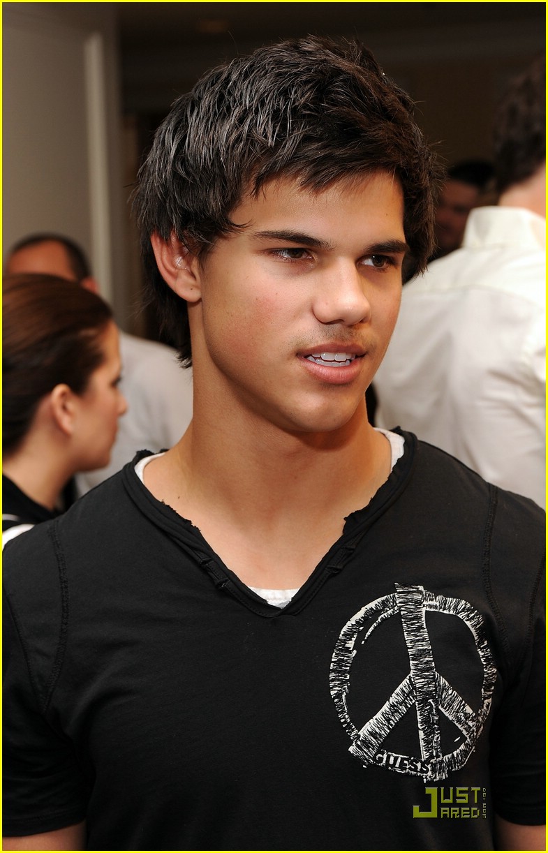 Fans Are Wondering Why Taylor Lautner Isn't Playing Sharkboy in 'We Can Be  Heroes' - Newsweek