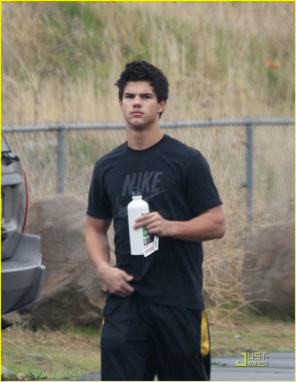 taylor lautner afternoon workout 03