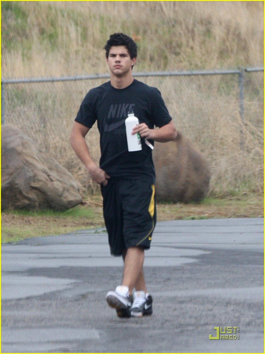 taylor lautner afternoon workout 04