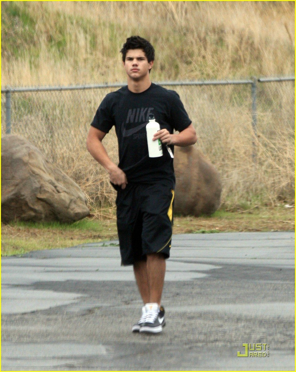 taylor lautner afternoon workout 05