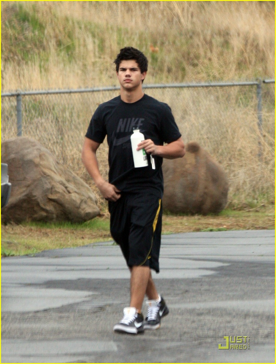 taylor lautner afternoon workout 06