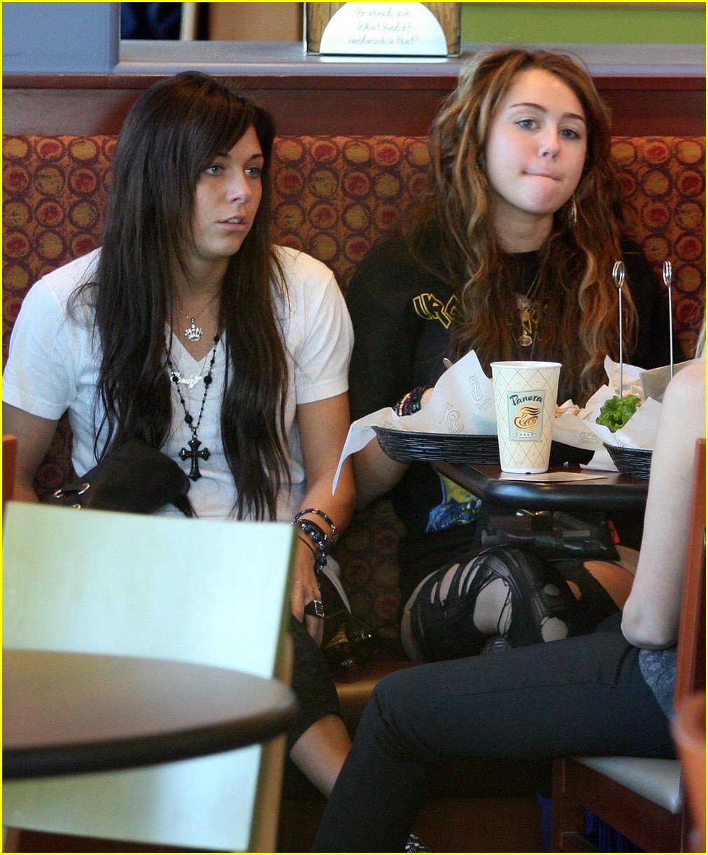 miley cyrus girls day out 01