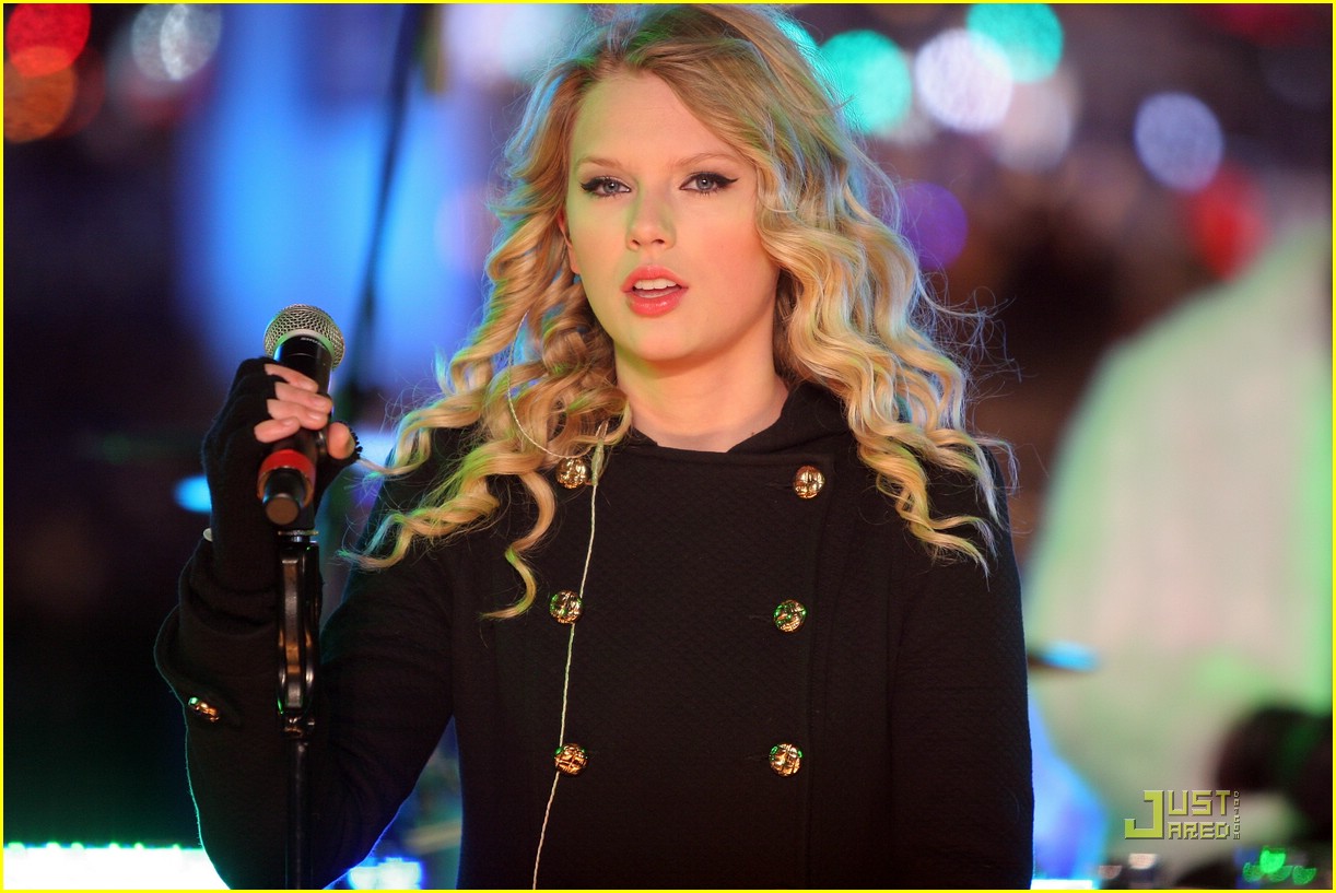 taylor swift new year eve 12