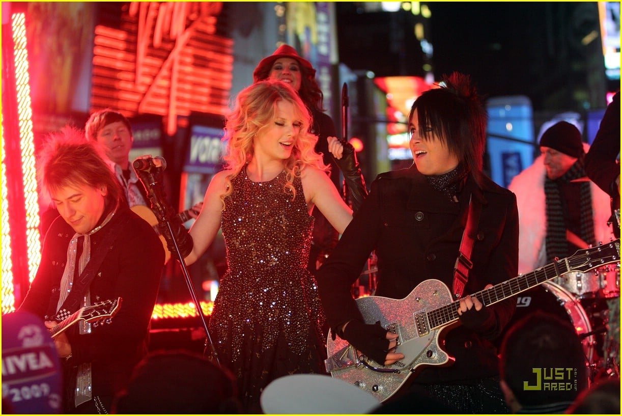 taylor swift new year eve 14