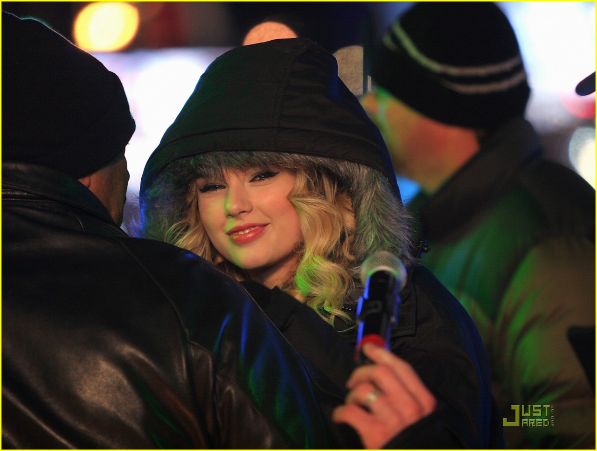 taylor swift new year eve 27