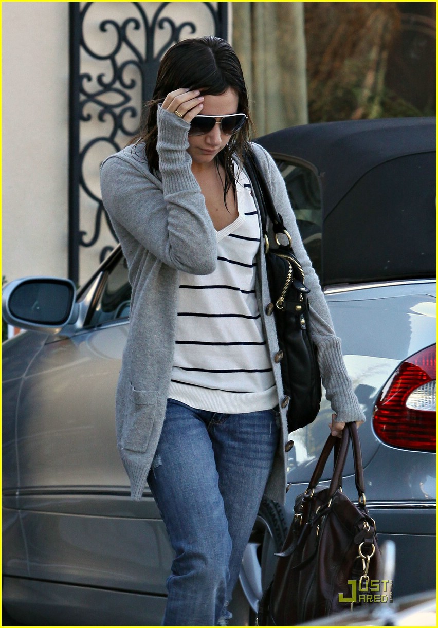 ashley tisdale limo lovely 04