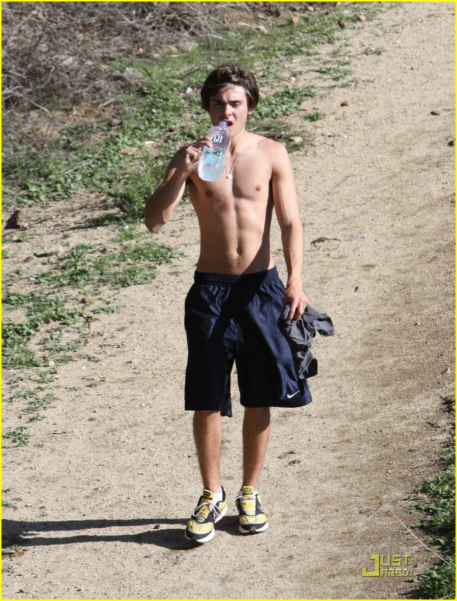 zac efron hollywood hills workout 03