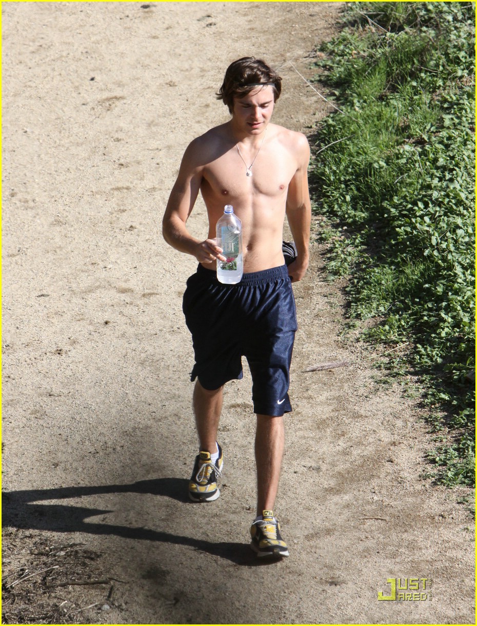 zac efron hollywood hills workout 13