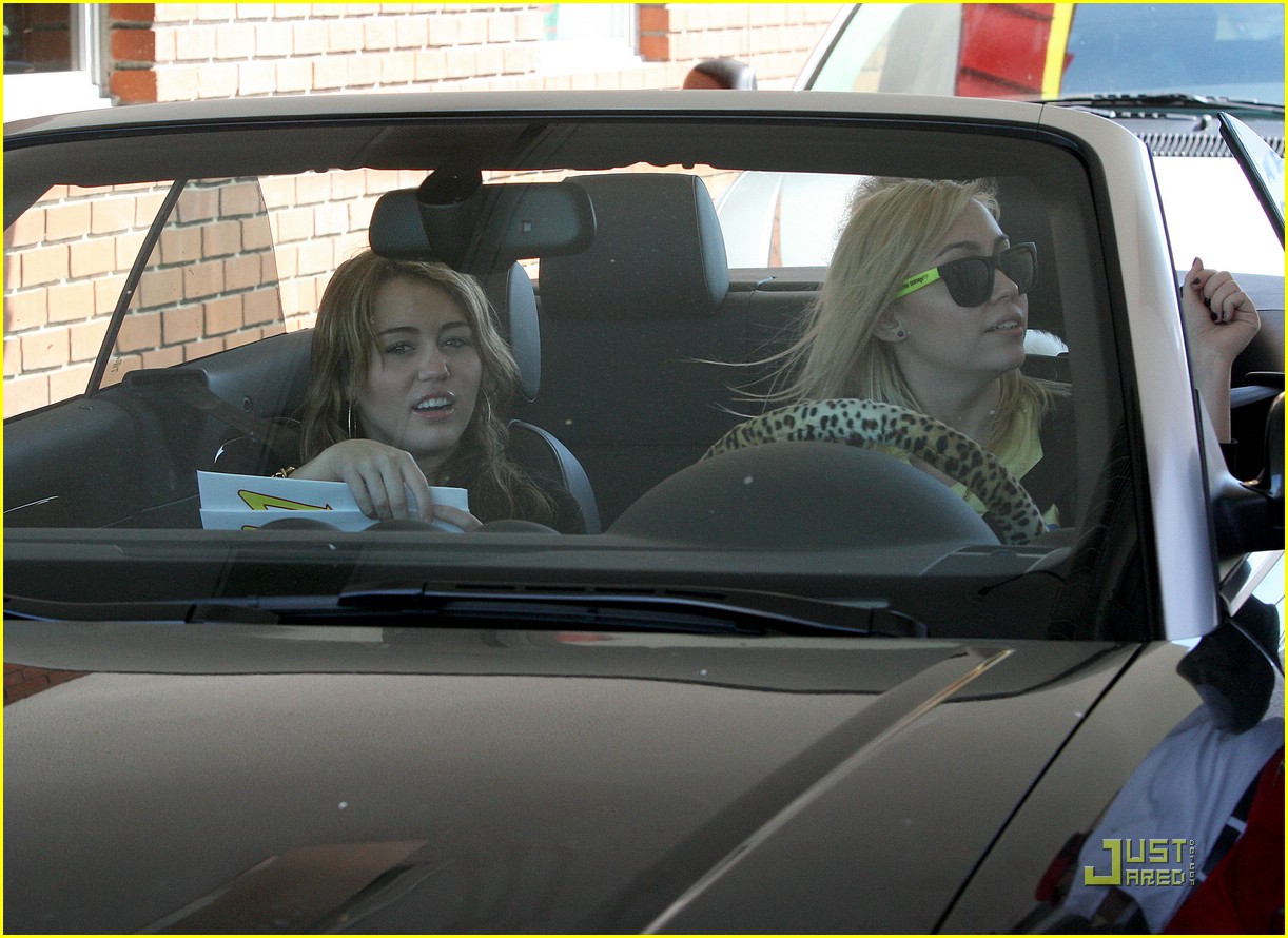 miley cyrus in out burger 10