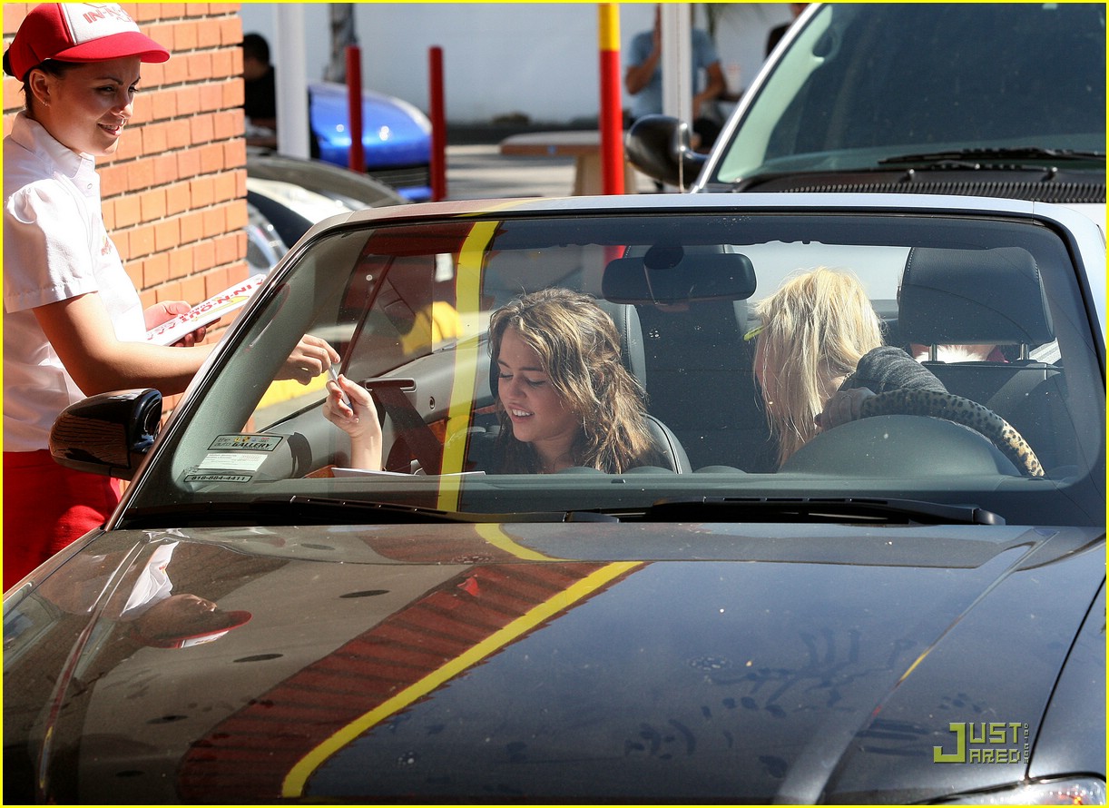 miley cyrus in out burger 11