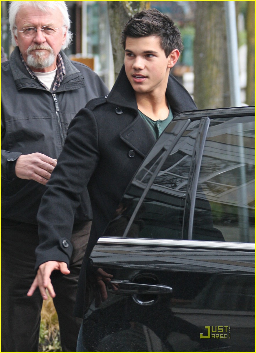 taylor lautner wolf pack lunch 10