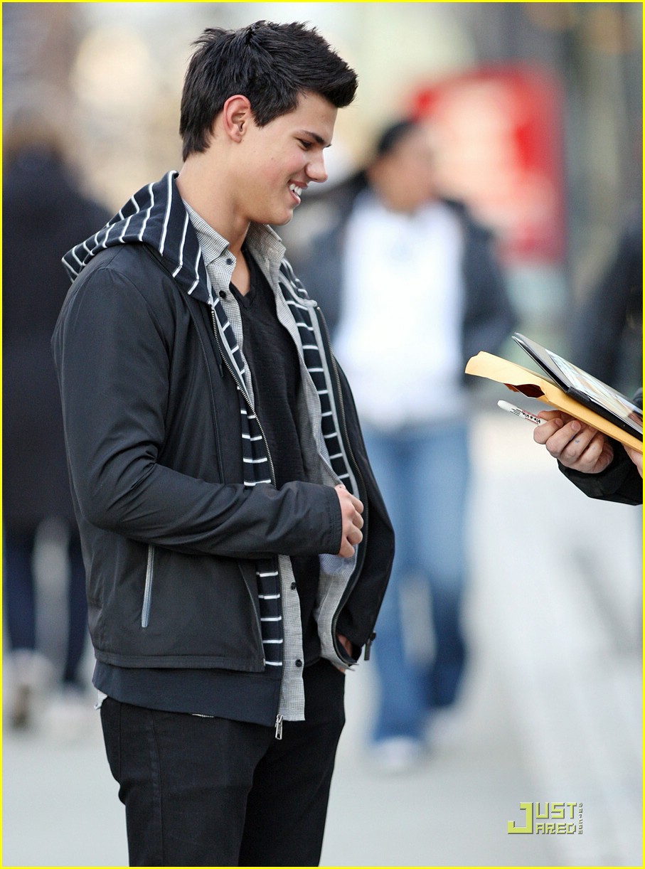 taylor lautner wolf pack lunch 11