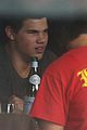 taylor lautner wolf pack lunch 05