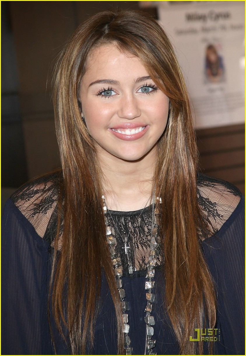 miley cyrus bn book signing 04