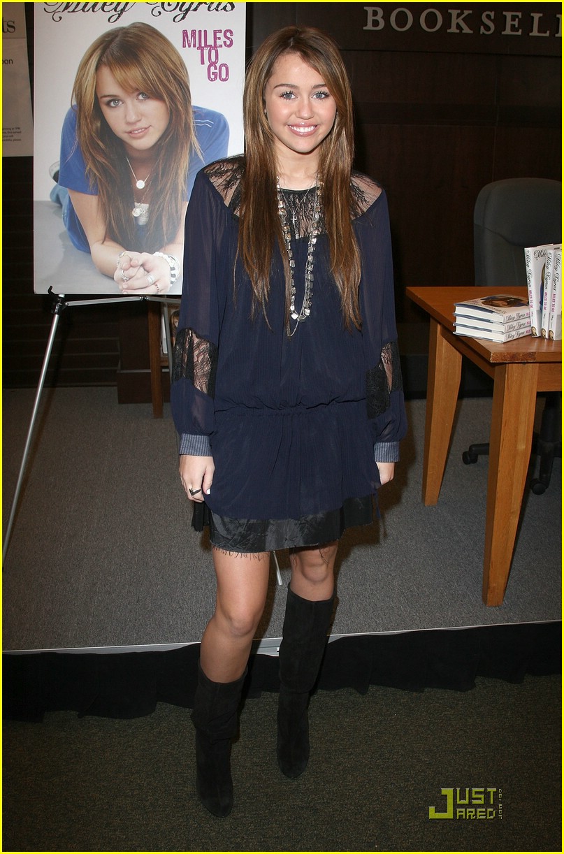 miley cyrus bn book signing 06