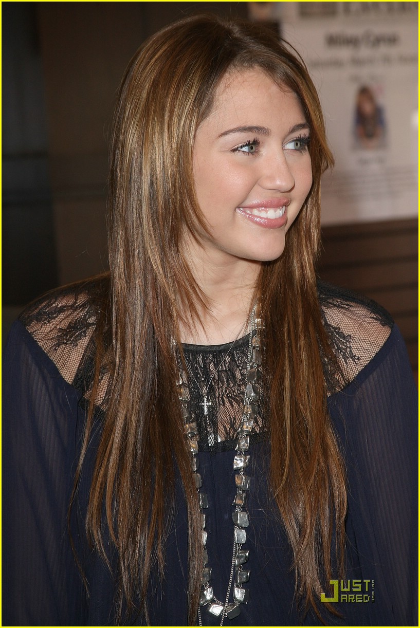 miley cyrus bn book signing 17