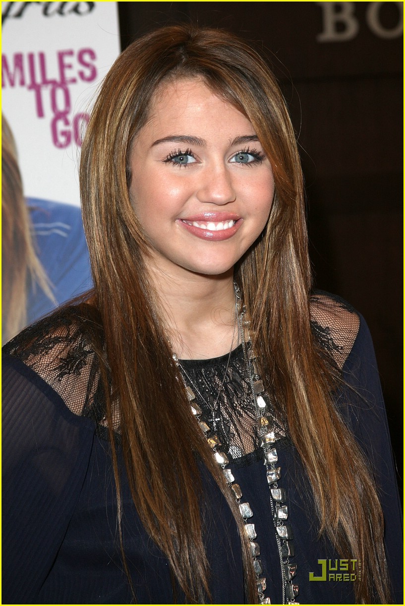 miley cyrus bn book signing 25