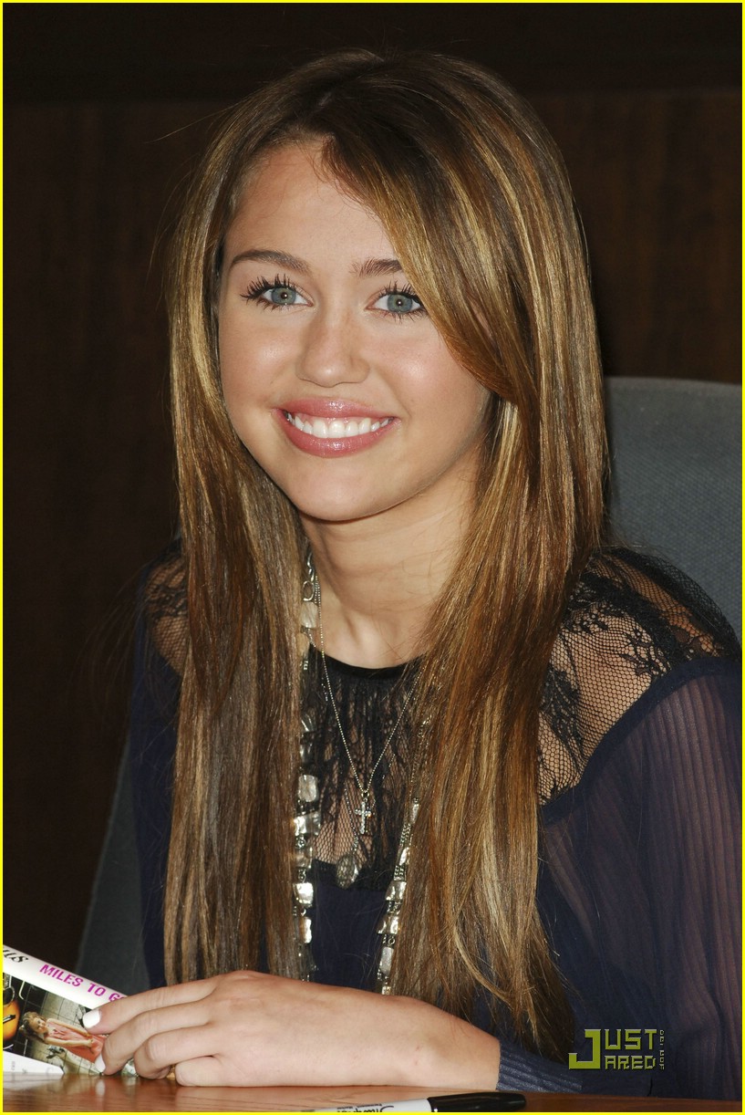 miley cyrus bn book signing 36