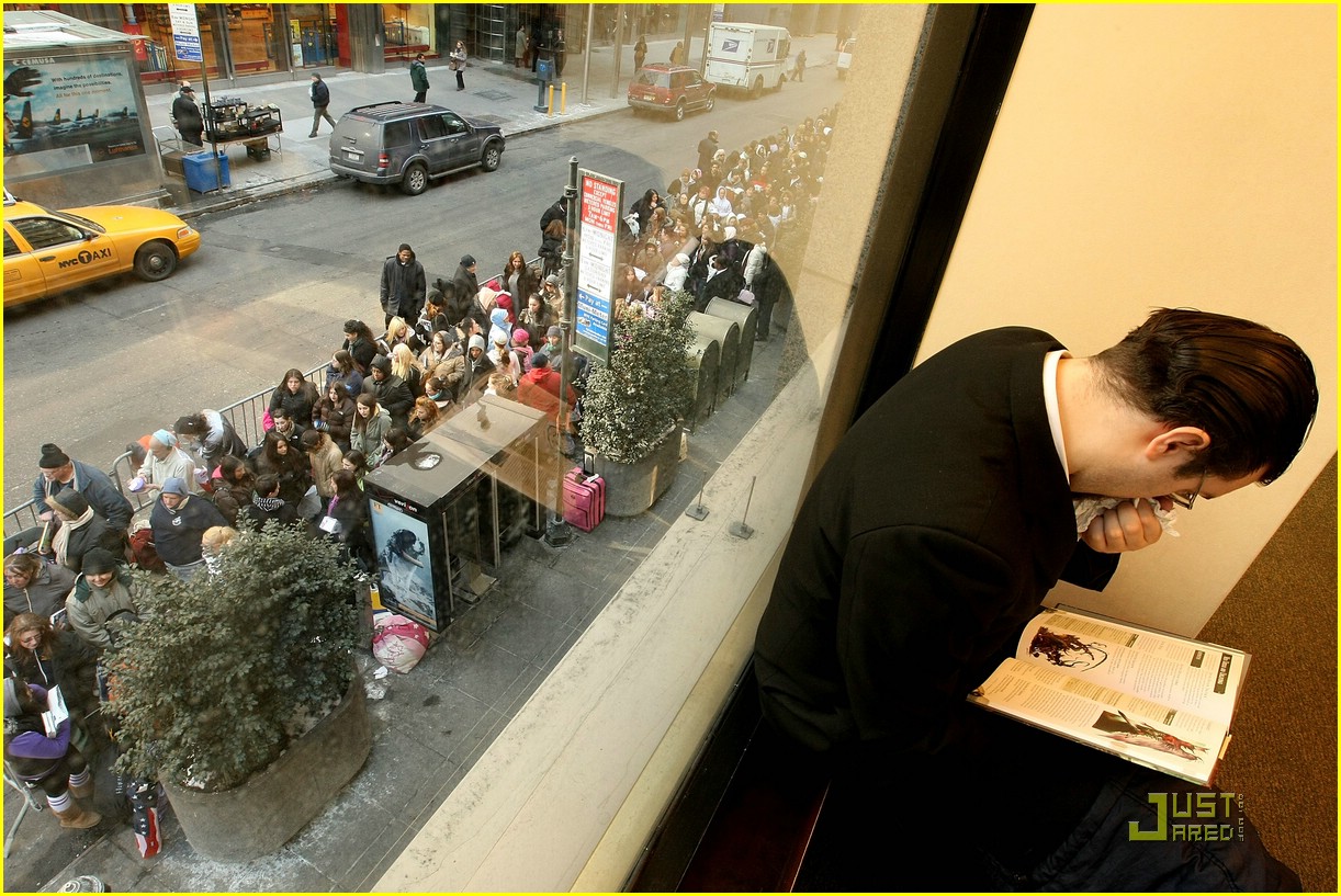 miley cyrus book signing 12