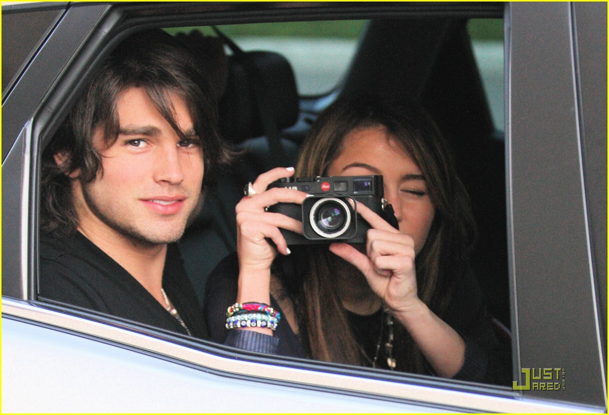 miley cyrus justin gaston taking pictures 06