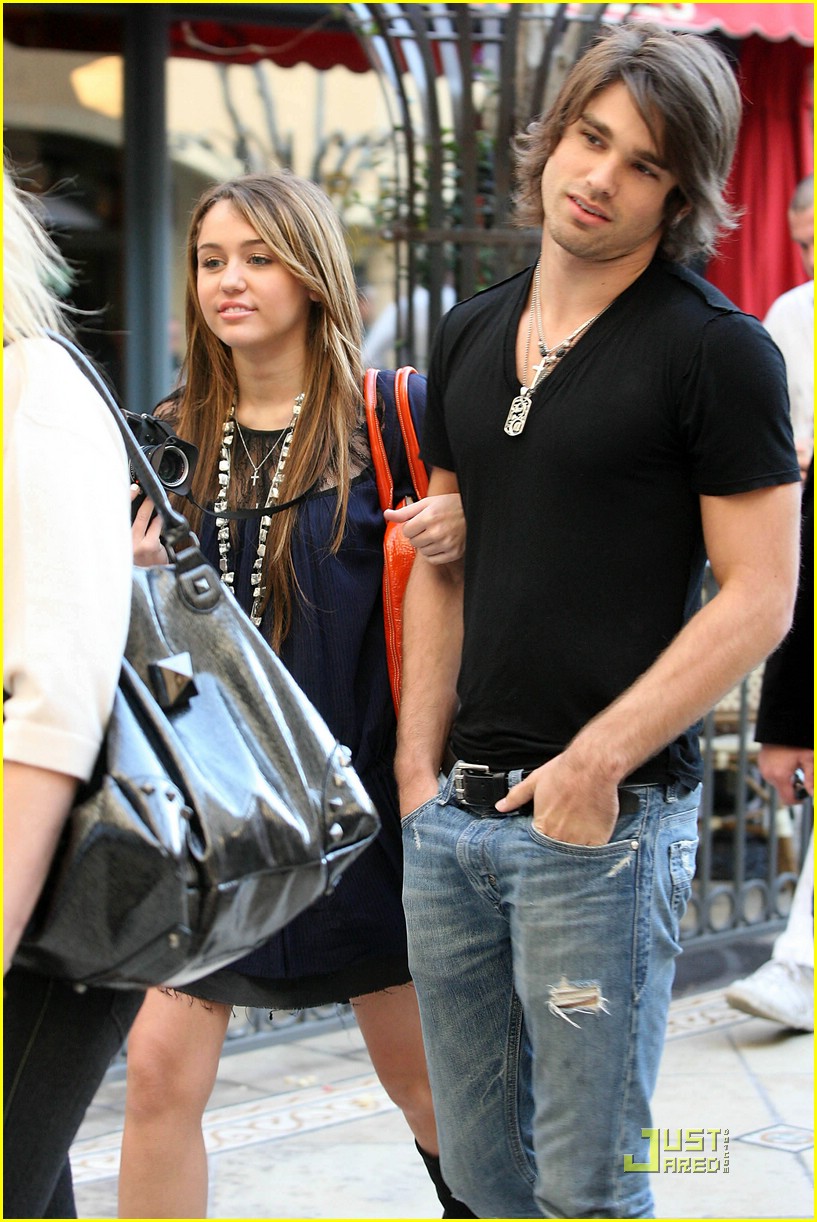 miley cyrus justin gaston taking pictures 12