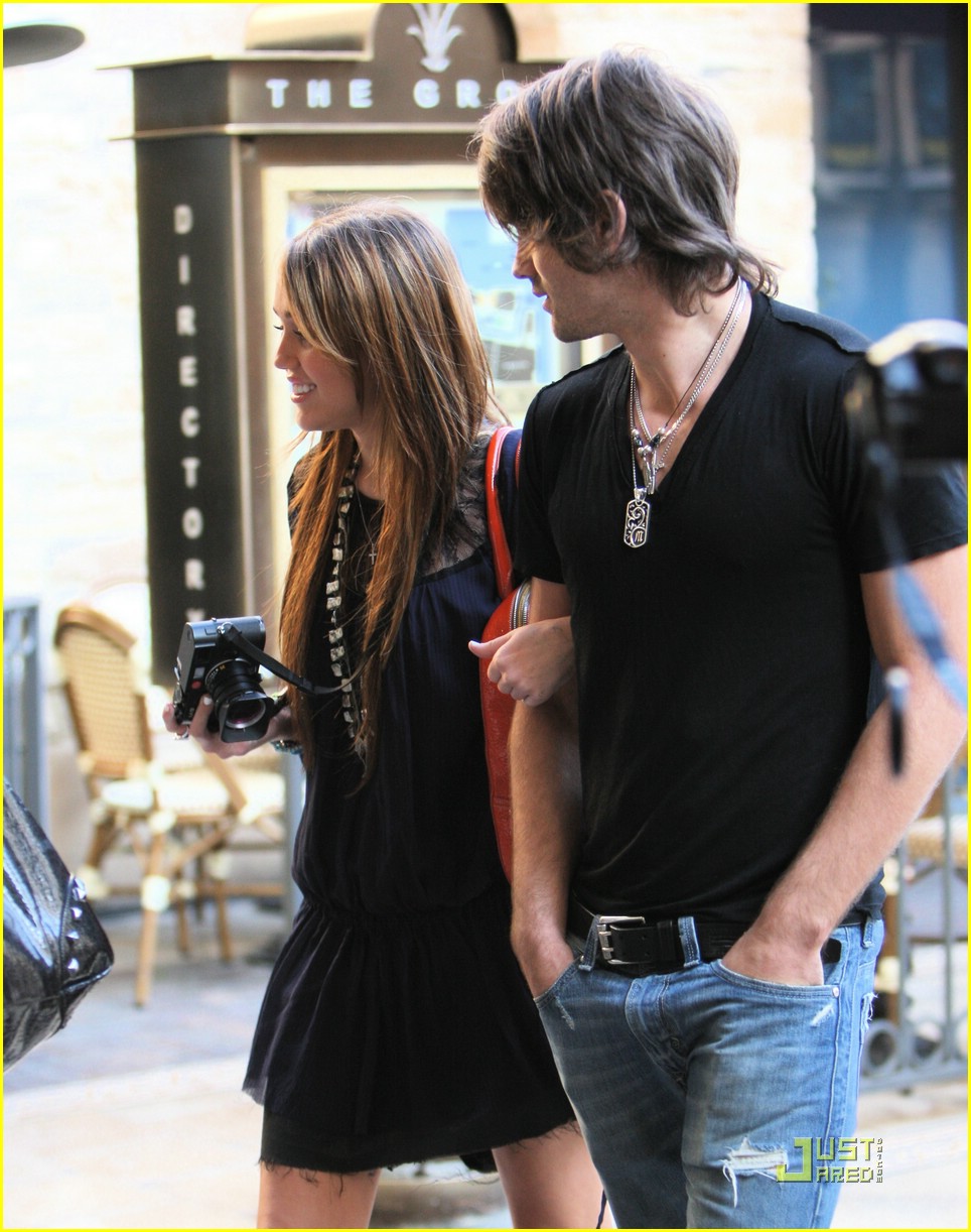 miley cyrus justin gaston taking pictures 26