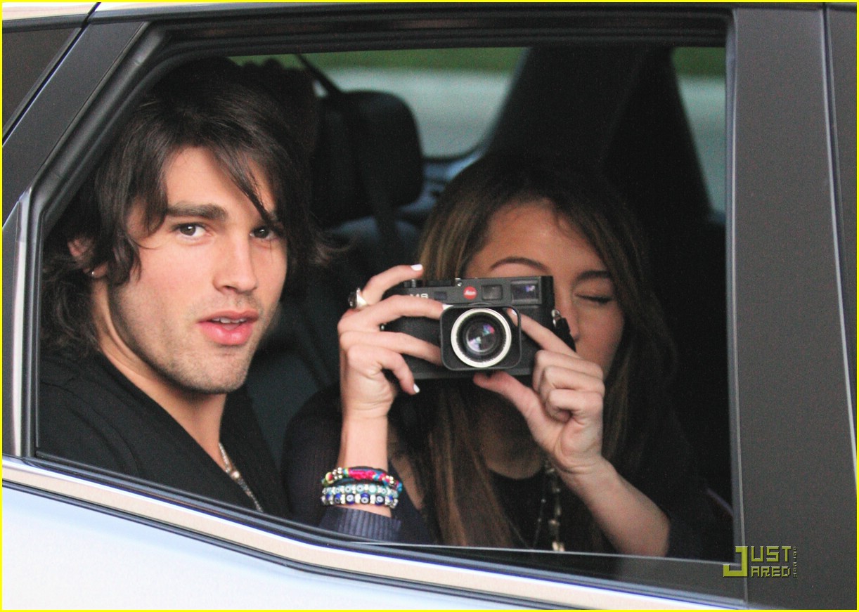 miley cyrus justin gaston taking pictures 27