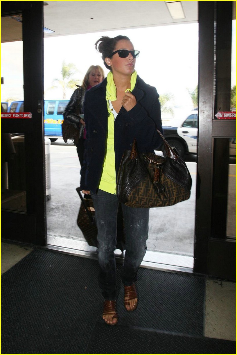 ashley tisdale lax airport 08