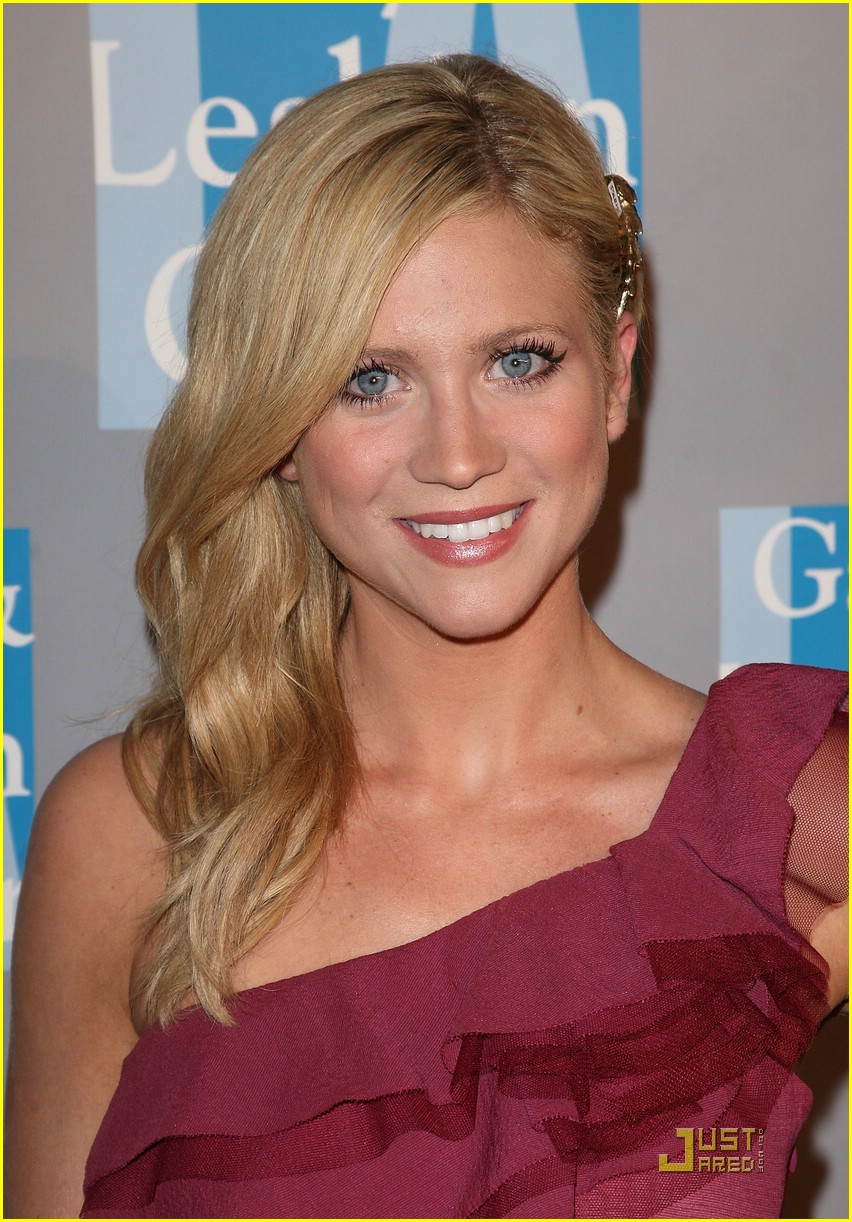 brittany snow evening with women 05