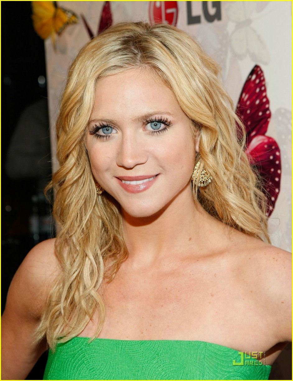 brittany snow green gorgeous 02