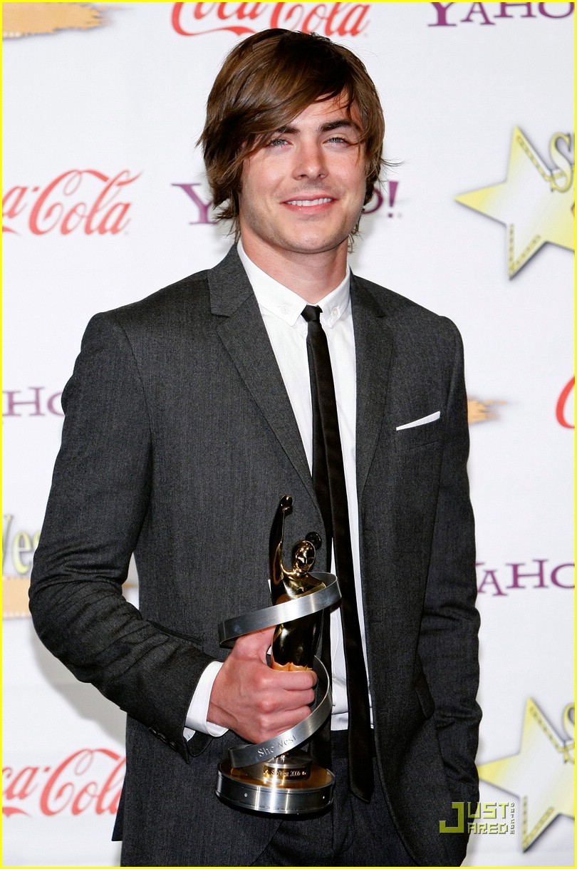 zac efron showest honors 04
