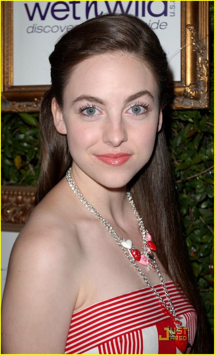 brittany curran painted nail 01