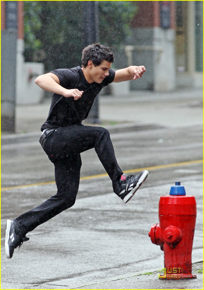 taylor lautner fire hydrant 02