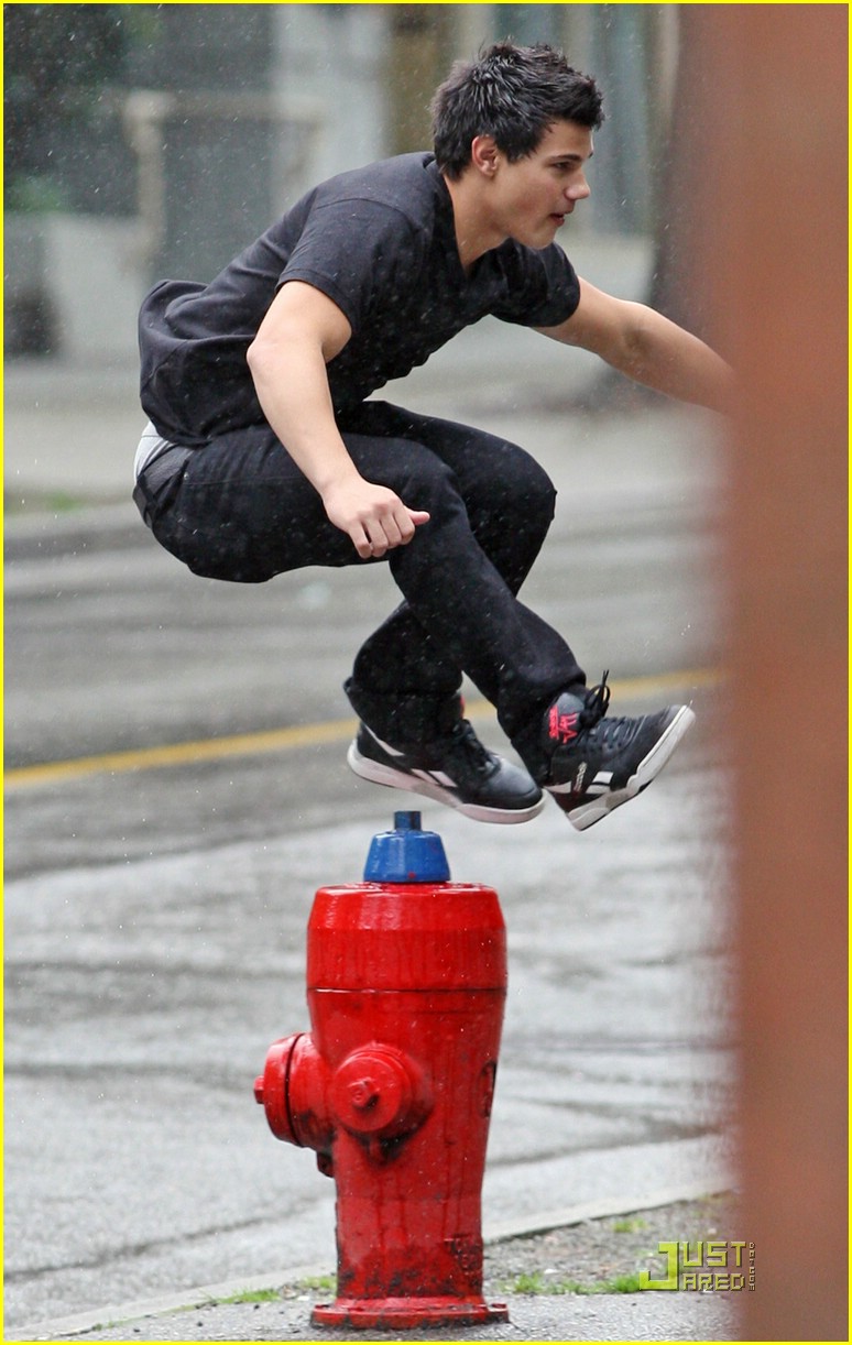taylor lautner fire hydrant 04