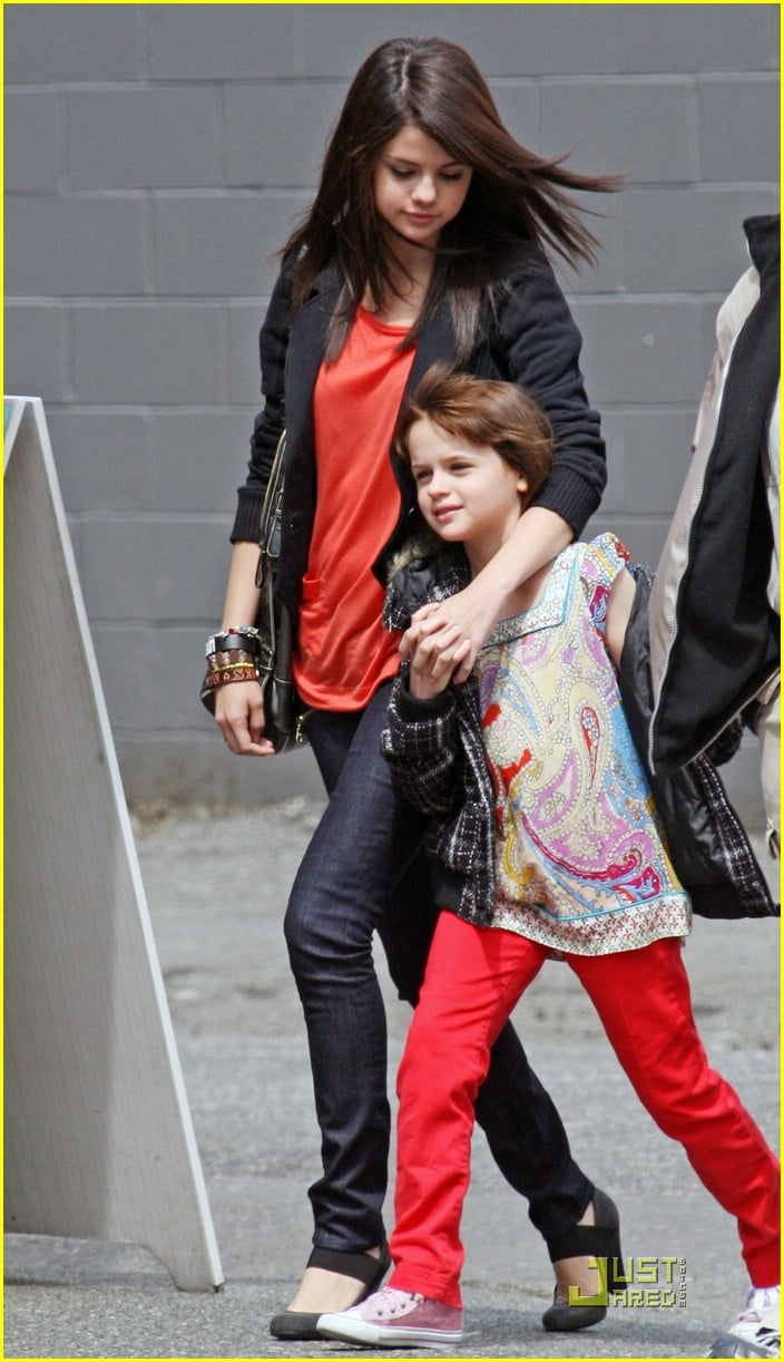 selena gomez joey king girls day out 05
